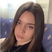 Profesora de inglés imparte clases desde primaria hasta bachillerato y preparación para EVAU